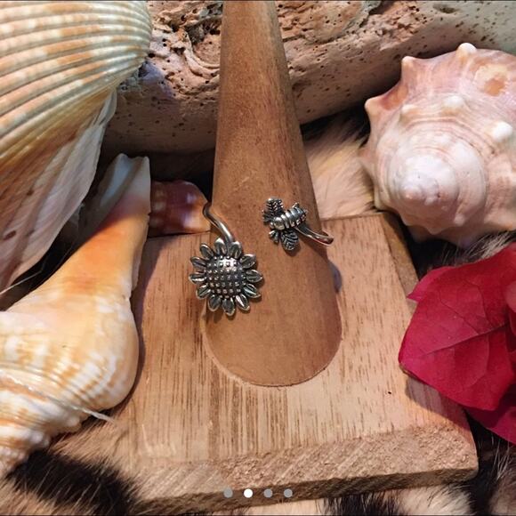 Sterling Silver Bumblebee and Sunflower Ring, Flower Ring, Boho - Picture 4 of 4